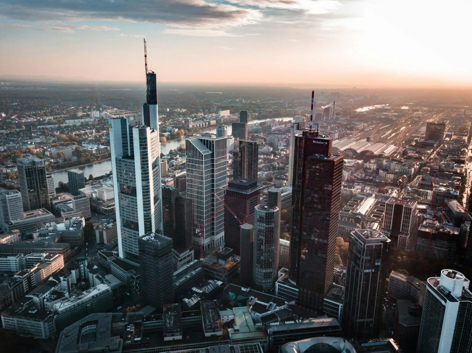 Skyline Frankfurt. Deutsche Unternehmen mit Vorsprung durch Compliance