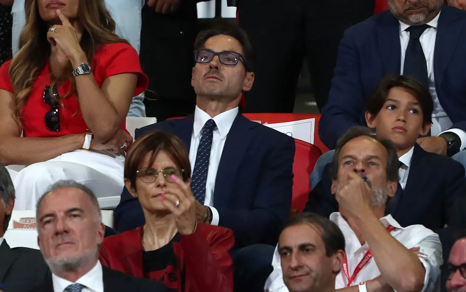 Wer die Geschichte der Berlusconis kennt, den überrascht dieser Schachzug wenig. Seit Jahrzehnten nutzt die Familie ihre mediale Macht in Italien, um wirtschaftliche und politische Interessen zu bündeln. Was in Deutschland oft unterschätzt wird: MFE gehört heute den Kindern des verstorbenen Medienzars, und die haben offenbar den gleichen Geschäftssinn geerbt. Pier Silvio Berlusconi, CEO von MFE und Sohn des Patriarchen, hat die Übernahme strategisch klug eingefädelt.