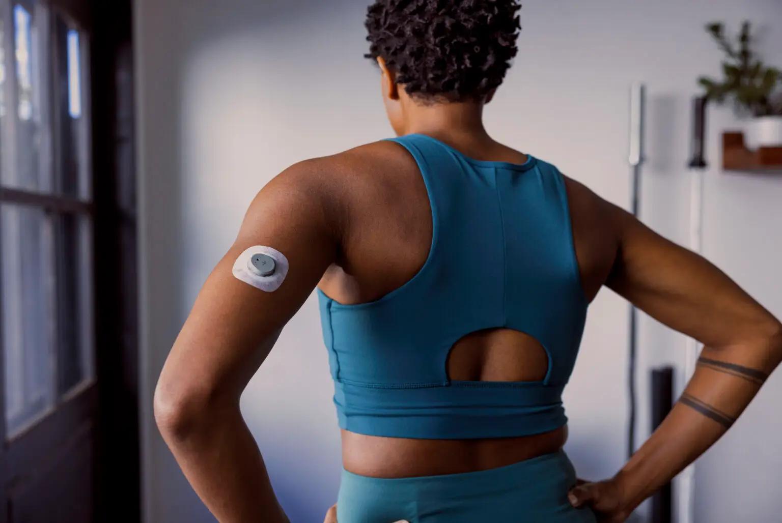 Was früher nur in klinischen Studien möglich war, wird jetzt zum persönlichen Gesundheits-Dashboard. Dieser kontinuierliche Datenstrom verkürzt die Feedback-Schleife zwischen Verhalten und körperlicher Reaktion dramatisch – ihr müsst nicht mehr auf Symptome oder den nächsten Arzttermin warten, um zu verstehen, was in eurem Körper vorgeht.