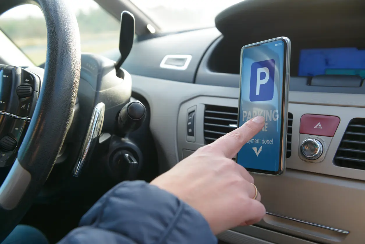 Im Kern geht es um die Transformation des Parkens von einer statischen, infrastrukturbasierten Dienstleistung zu einem dynamischen, datengesteuerten Service-Ökosystem.
