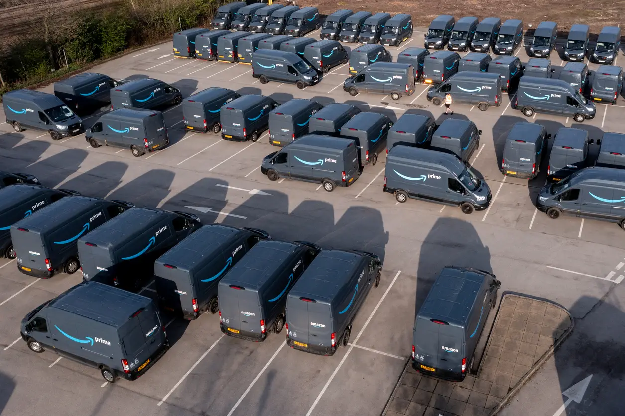 Jeff Bezos' Elektrifizierungsstrategie - E-Flotten-Management für deutsche Paketdienste
