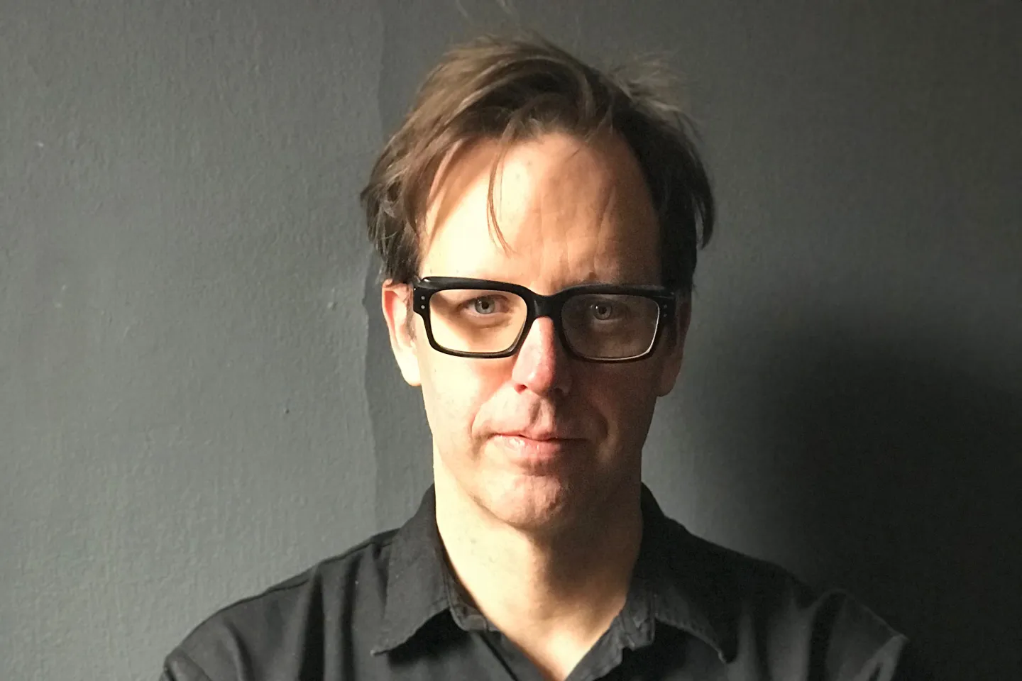 Halluzinationen in der Künstlichen Intelligenz gelten gemeinhin als Problem. Doch der führende AWS-Wissenschaftler Byron Cook bringt jetzt in einem Beitrag in FORTUNE eine unglaubliche Perspektive ins Spiel: Was wir als Schwäche betrachten, ist tatsächlich die fundamentale Stärke moderner Sprachmodelle. Für ambitionierte Unternehmer und Führungskräfte, die KI strategisch einsetzen wollen, ändert diese Erkenntnis alles.