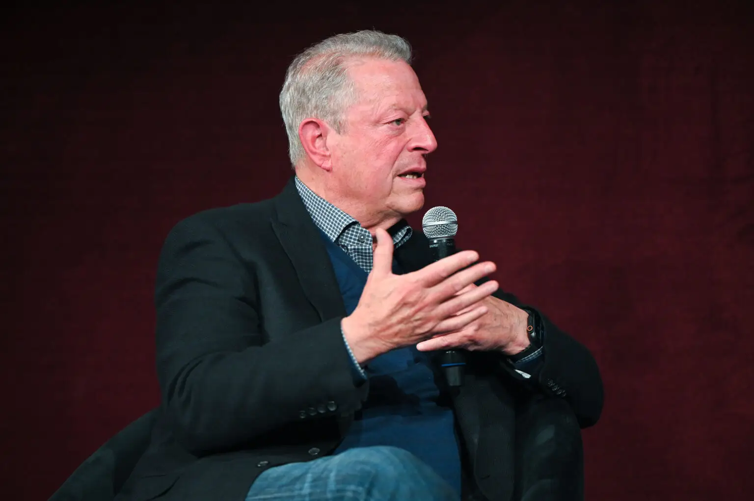 Al Gores Eingeständnis, Chinas Entwicklung nicht vorhergesehen zu haben, ist mehr als eine persönliche Anekdote. Es symbolisiert einen breiteren Perspektivwechsel westlicher Klimaexperten und Politiker. In seinem aktuellen TechCrunch-Interview betont Gore, dass China die Energiewende als wirtschaftliche Chance erkannt habe.