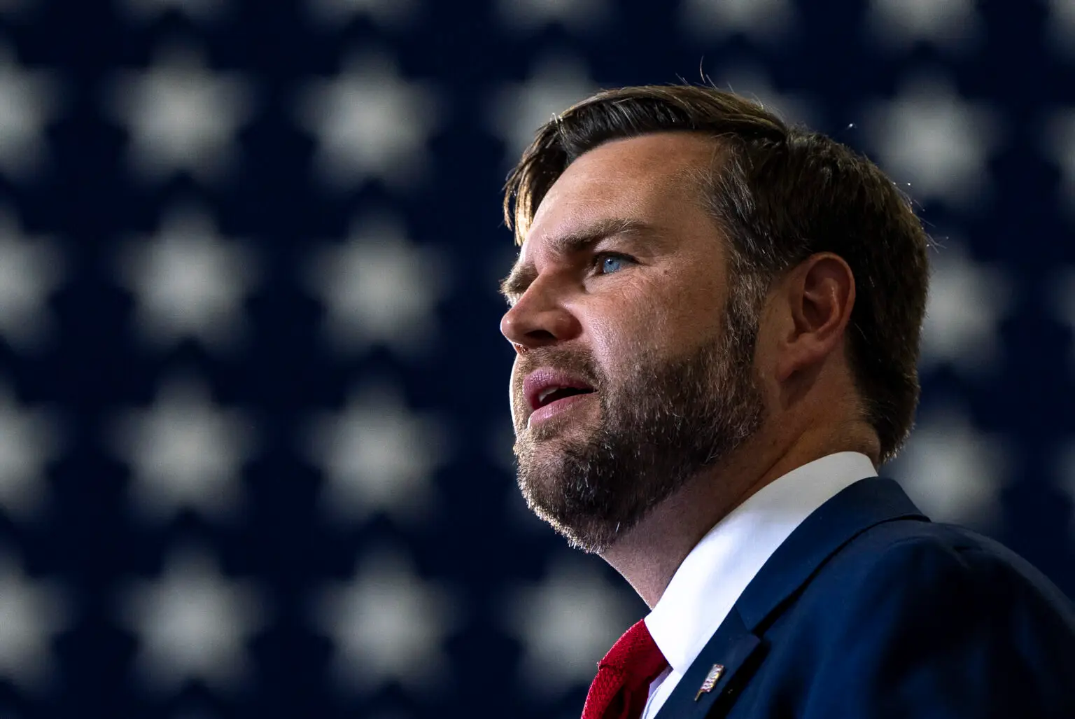 Die wohl größte Überraschung lieferte Vizepräsident JD Vance mit seiner Bewertungsaussage. Er bezifferte TikToks US-Vermögenswerte auf 14 Milliarden Dollar – eine Summe, die in etwa der Marktkapitalisierung von Snap Inc., dem Mutterkonzern von Snapchat, entspricht.
