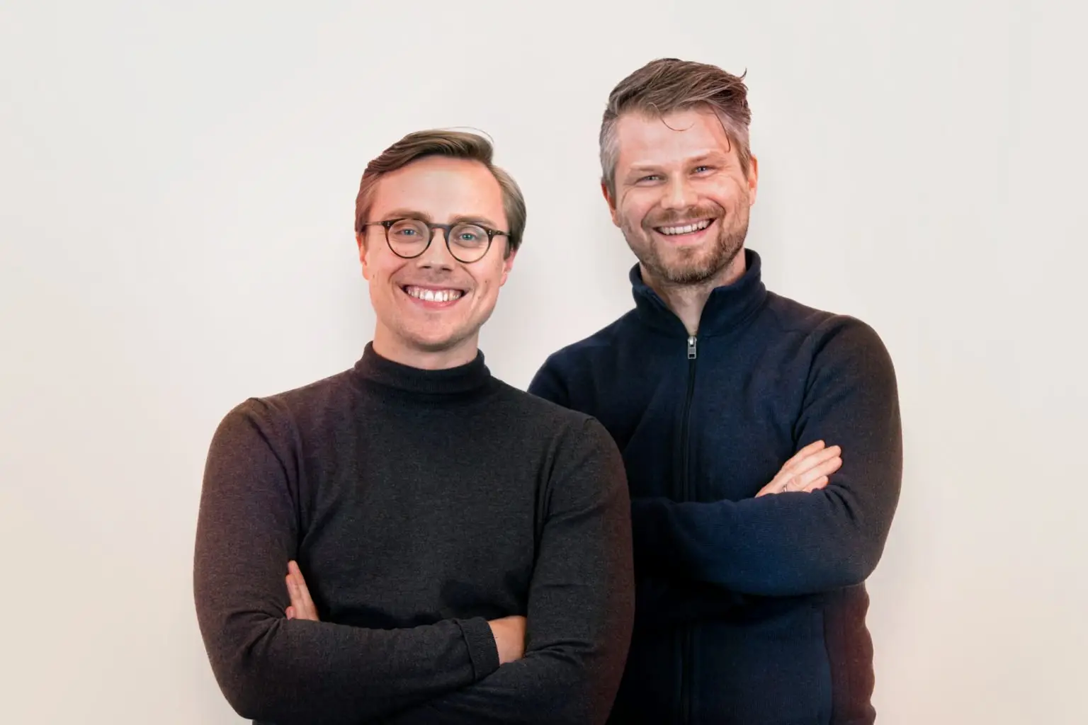 Der Parloa-Gründer, der 2018 mit seinem Co-Founder Stefan Ostwald noch eine kleine Voice-Agentur namens "Future of Voice" betrieb, revolutioniert heute mit seiner KI-Agent-Plattform die Art und Weise, wie Millionen von Menschen mit Unternehmen kommunizieren.