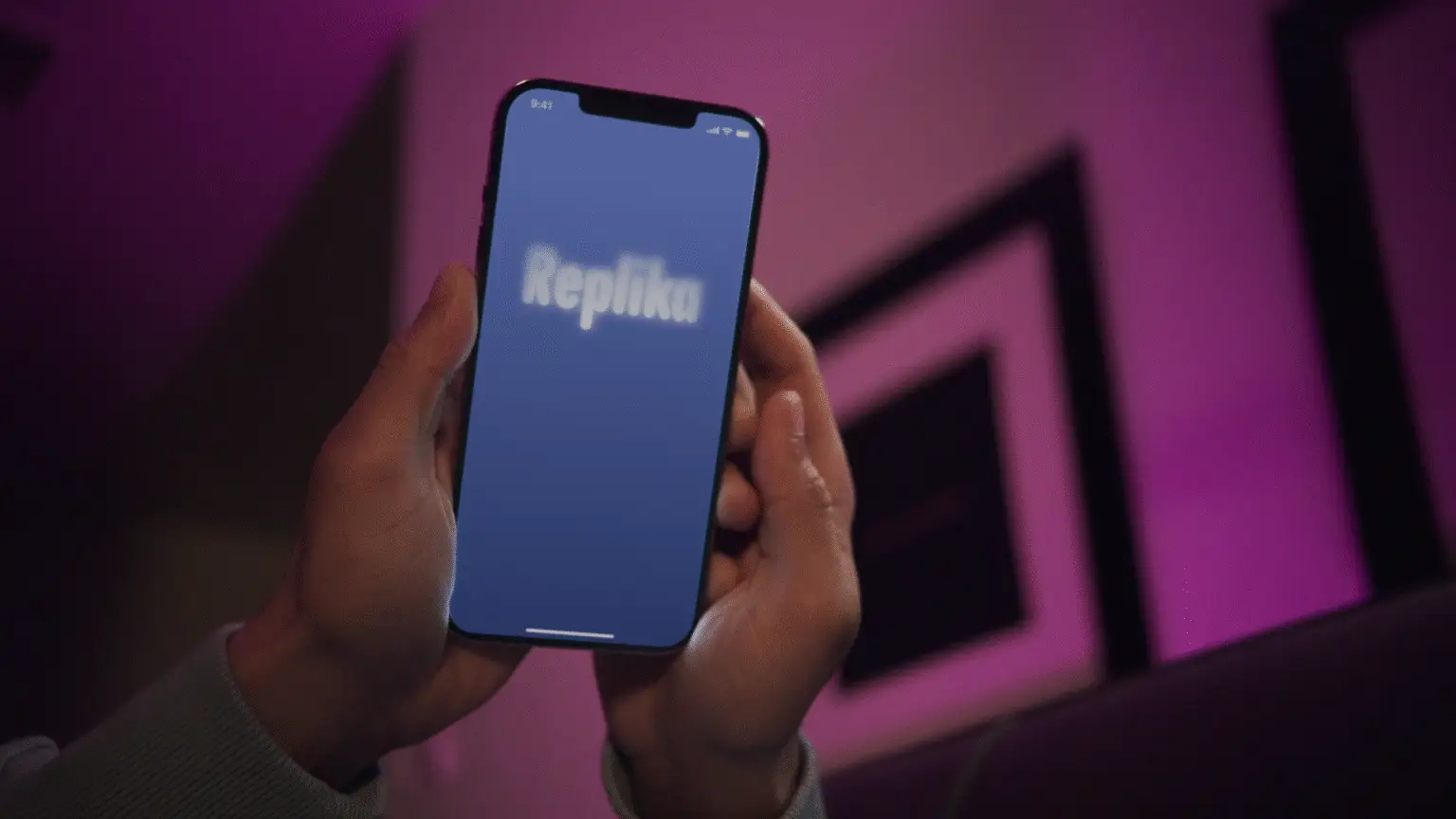 Emotional-AI wie Replika verspricht emotionale Unterstützung genau dann, wenn der Terminkalender keinen Raum für menschliche Interaktion lässt.
