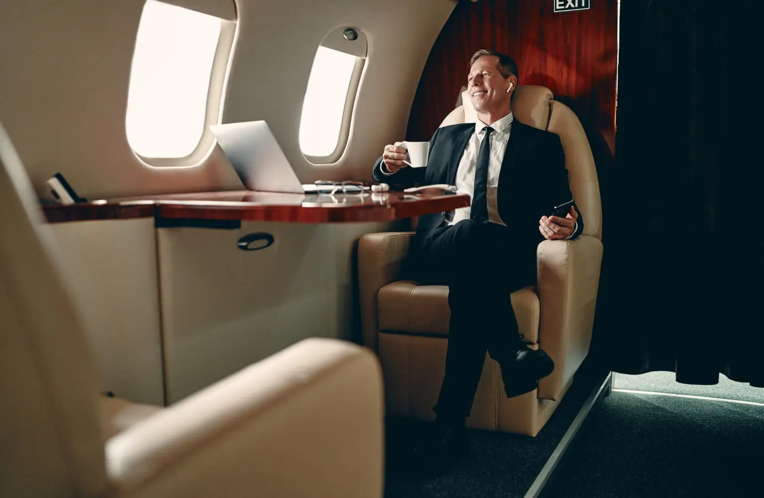 Diskret über KI-Concierge-Services Private Jet buchen.