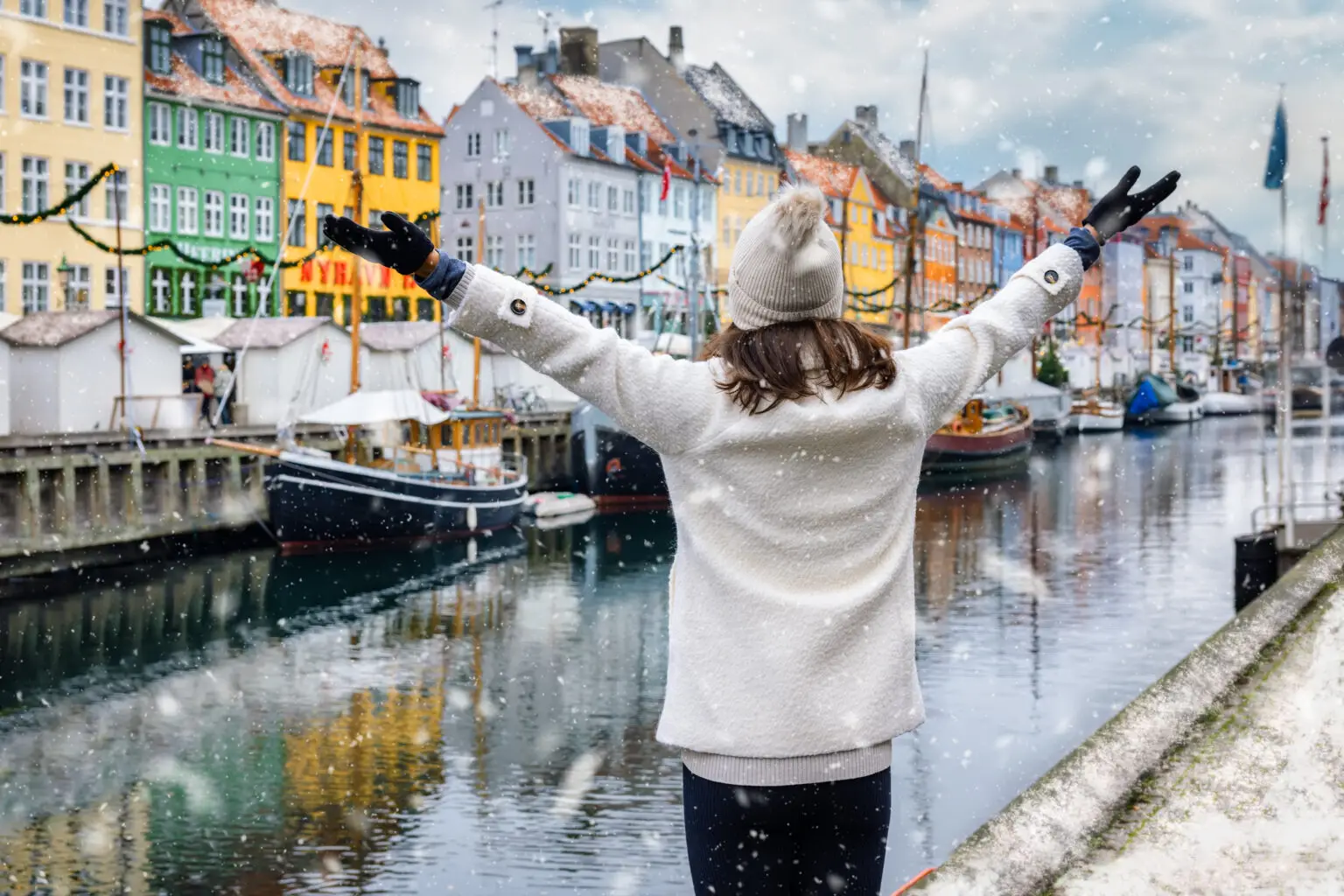 Kopenhagen hat mit seiner CopenPay-Initiative einen revolutionären Ansatz entwickelt, der das Belohnungsprinzip in den Mittelpunkt stellt. Statt Verbote und Einschränkungen zu verhängen, werden Touristen für verantwortungsvolles und umweltbewusstes Verhalten belohnt.