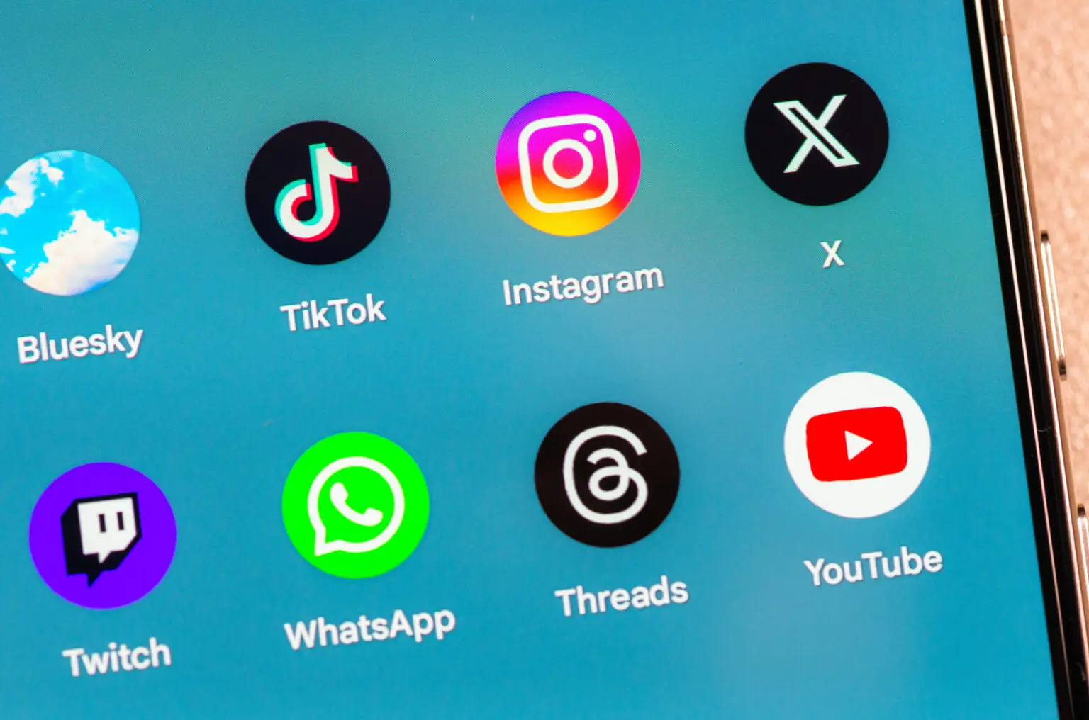 Über drei Viertel der jungen Menschen in Deutschland informieren sich heute primär über Social Media zu politischen Themen.