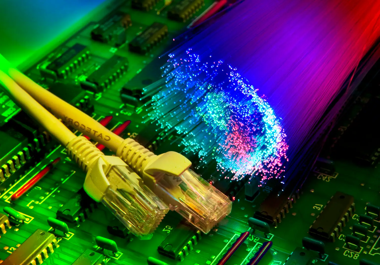 Serverless-GPU-Plattformen revolutionieren die Art, wie KI-Startups ihre Recheninfrastruktur nutzen. Statt dedizierte Server oder GPU-Cluster selbst verwalten zu müssen, stellen diese Dienste On-Demand-Rechenleistung bereit, die sekundengenau abgerechnet wird. Das Grundprinzip: Ihr zahlt nur für die tatsächlich genutzte Rechenzeit – keine versteckten Kosten, keine Leerlaufzeiten, keine Überkapazitäten.