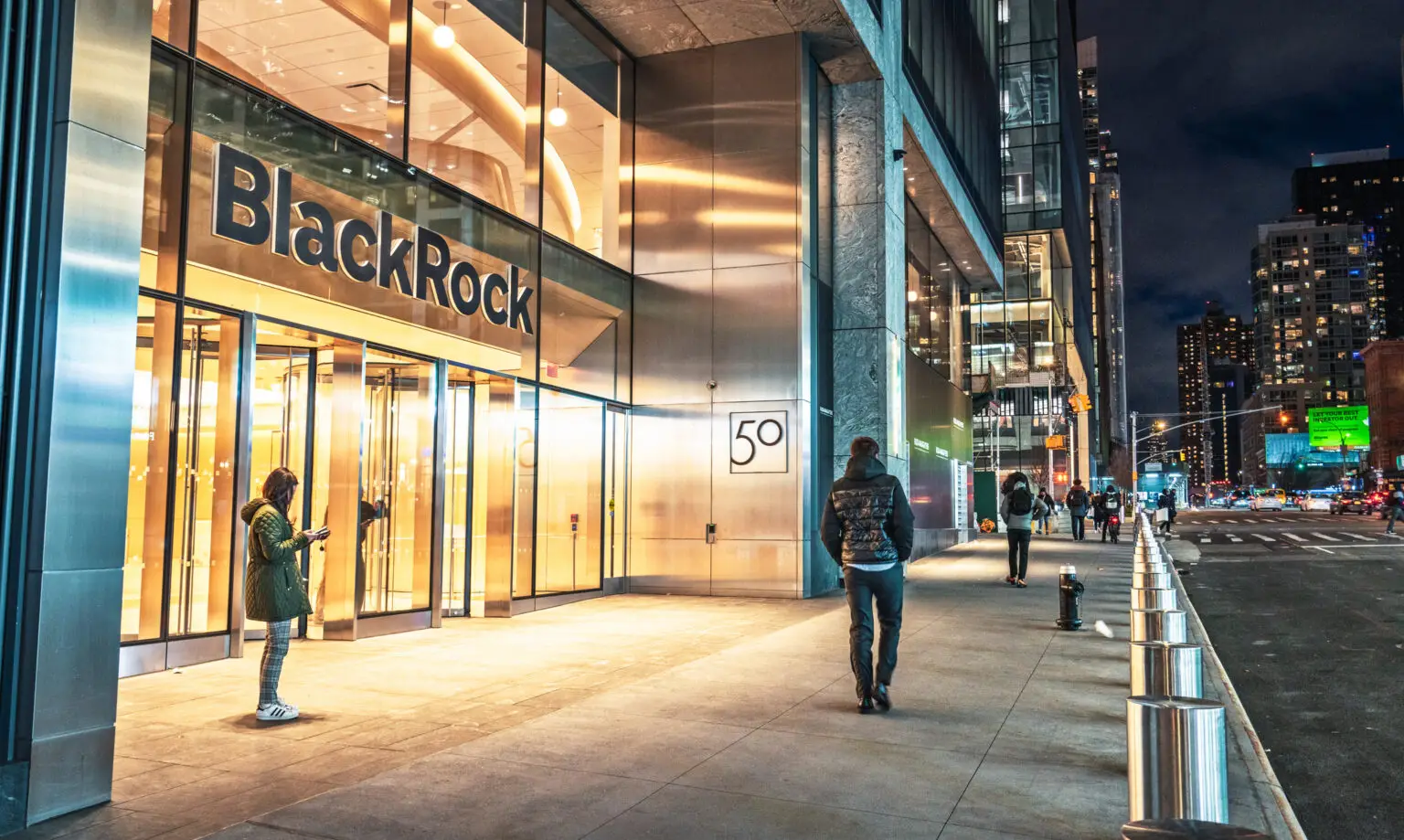 Mit einem verwalteten Vermögen von 12.5 Billionen US-Dollar (Stand Q2 2025) setzt BlackRock unter der Führung von Larry Fink auf künstliche Intelligenz, um Investmententscheidungen zu revolutionieren.