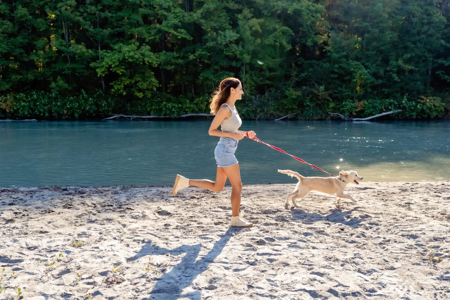 Die Schweiz blickt auf eine jahrhundertealte Geschichte als Zentrum für Gesundheit und Verjüngung zurück. Was mit traditionellen Thermalbädern und Luftkuren begann, hat sich zu einem hochmodernen Forschungs- und Behandlungsansatz entwickelt. Heute verbinden Schweizer Wissenschaftler und Mediziner klassische Wellness-Konzepte mit zellulärer Medizin, Genetik und digital gestützter Gesundheitsüberwachung zu einem ganzheitlichen Ansatz.