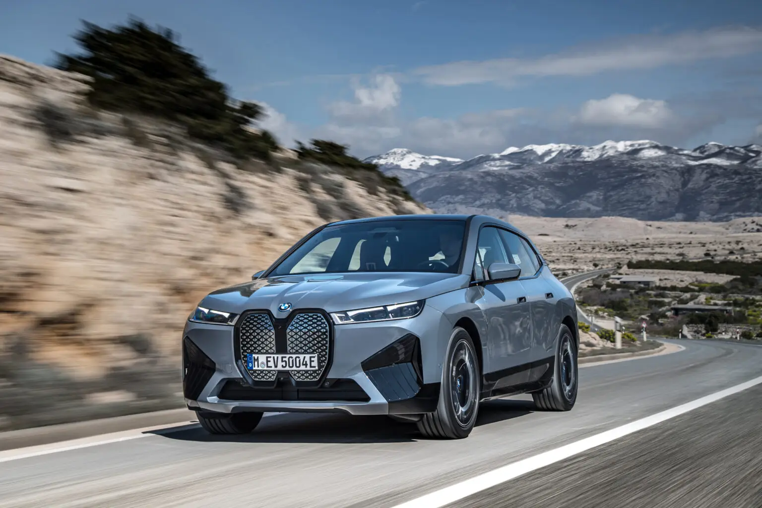 Der Premium-Elektroautomarkt durchläuft gerade eine faszinierende Transformation. Was gestern noch als exklusives Vergnügen für die obersten Einkommensprozente galt, wird durch sinkende Preise und technologische Durchbrüche für eine deutlich breitere Käuferschicht zugänglich.
