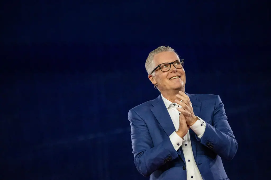 Vom einstigen Finanzchef zum Krisenkapitän eines globalen Luftfahrtgiganten – Ed Bastians Karriere bei Delta Air Lines ist eine Masterclass in resilientem Leadership.