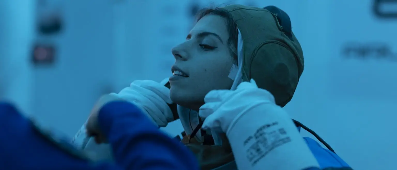 Sara Sabry ist keine gewöhnliche Ingenieurin. Mit ihrem historischen Flug am 4. August 2022 an Bord der Blue Origin NS-22 Mission schrieb die 1993 geborene Ägypterin Geschichte – als erste Ägypterin im All und erste afrikanische sowie arabische Frau, die die Grenzen unserer Atmosphäre durchbrach.