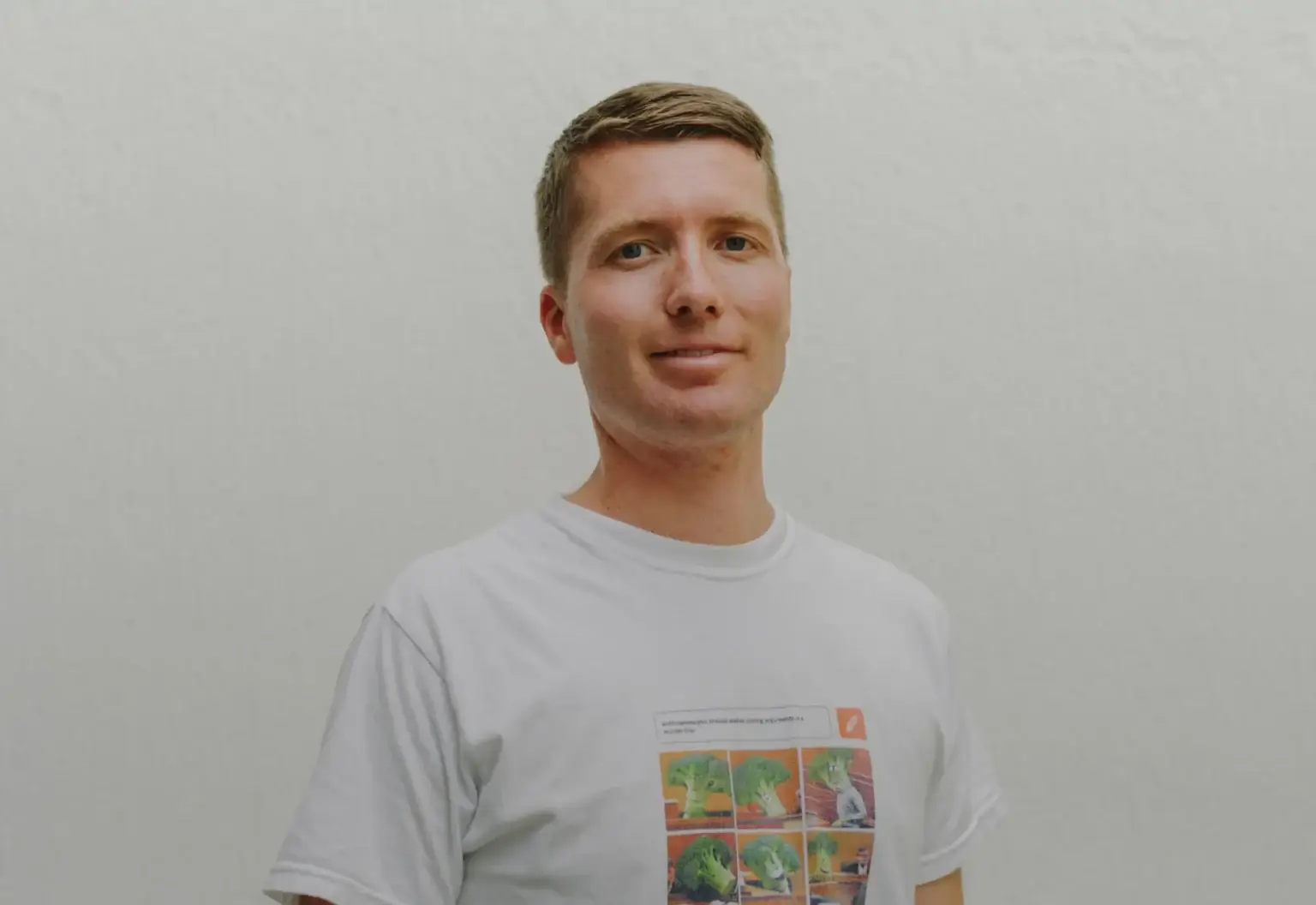 Die KI-Welt steht vor einem Wendepunkt – zumindest wenn es nach Clem Delangue geht. Der CEO von Hugging Face, einer der wichtigsten KI-Plattformen mit einer Bewertung von 4,5 Milliarden Dollar, differenziert klar: Wir befinden uns nicht in einer KI-Blase, sondern in einer "LLM-Blase", die bald platzen könnte.