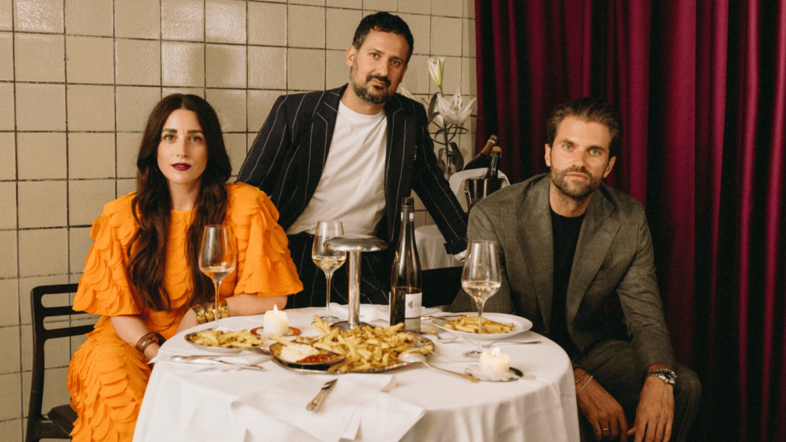 Drei kreative Köpfe mit eindrucksvoller Agency-Erfahrung wagen den Sprung in die Selbstständigkeit. Leonie Schüssler, Siyamak Jung und Niels Verlemann haben ihre Positionen bei Branchengrößen wie Ogilvy und Envy verlassen, um mit "The Fritten" ein eigenständiges Kreativberatungsunternehmen zu gründen.