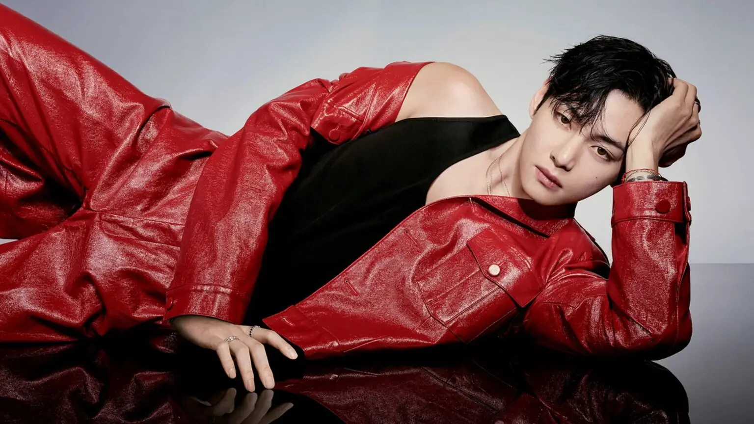 K-Pop trifft K-Beauty und entfacht einen globalen Marktsturm: Die koreanische Hautpflegemarke TirTir hat mit BTS-Superstar V (Kim Taehyung) einen Coup gelandet, der die internationale Beauty-Szene elektrisiert.