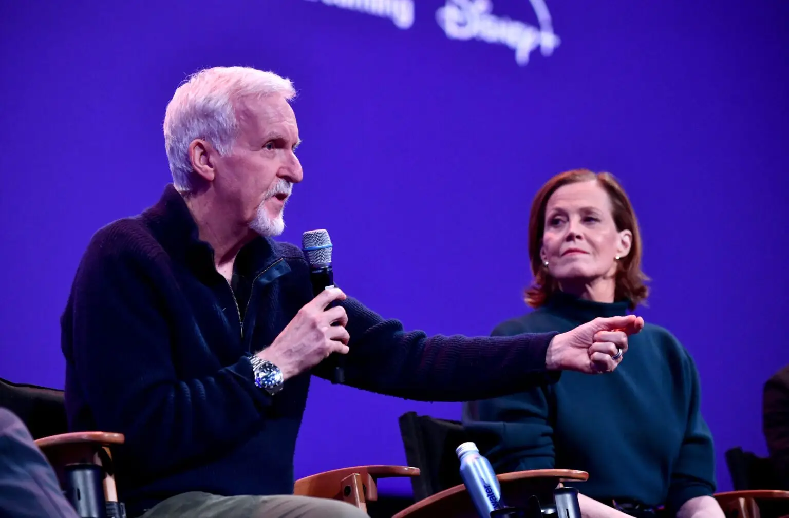 Hollywoods Regie-Legende James Cameron zieht eine klare Grenze zwischen seiner bahnbrechenden Performance-Capture-Technologie und der generativen KI, die künstlich erschaffene Schauspieler ermöglicht.