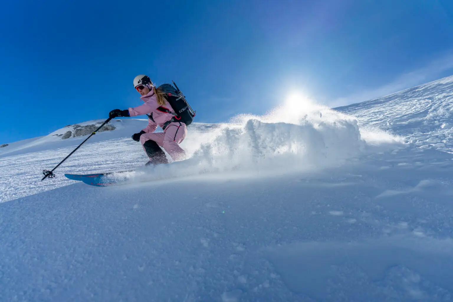 Ski-Winter 2025/26: Ausrüstung, Retro-Styles und die gefragtesten Skigebiete im Überblick